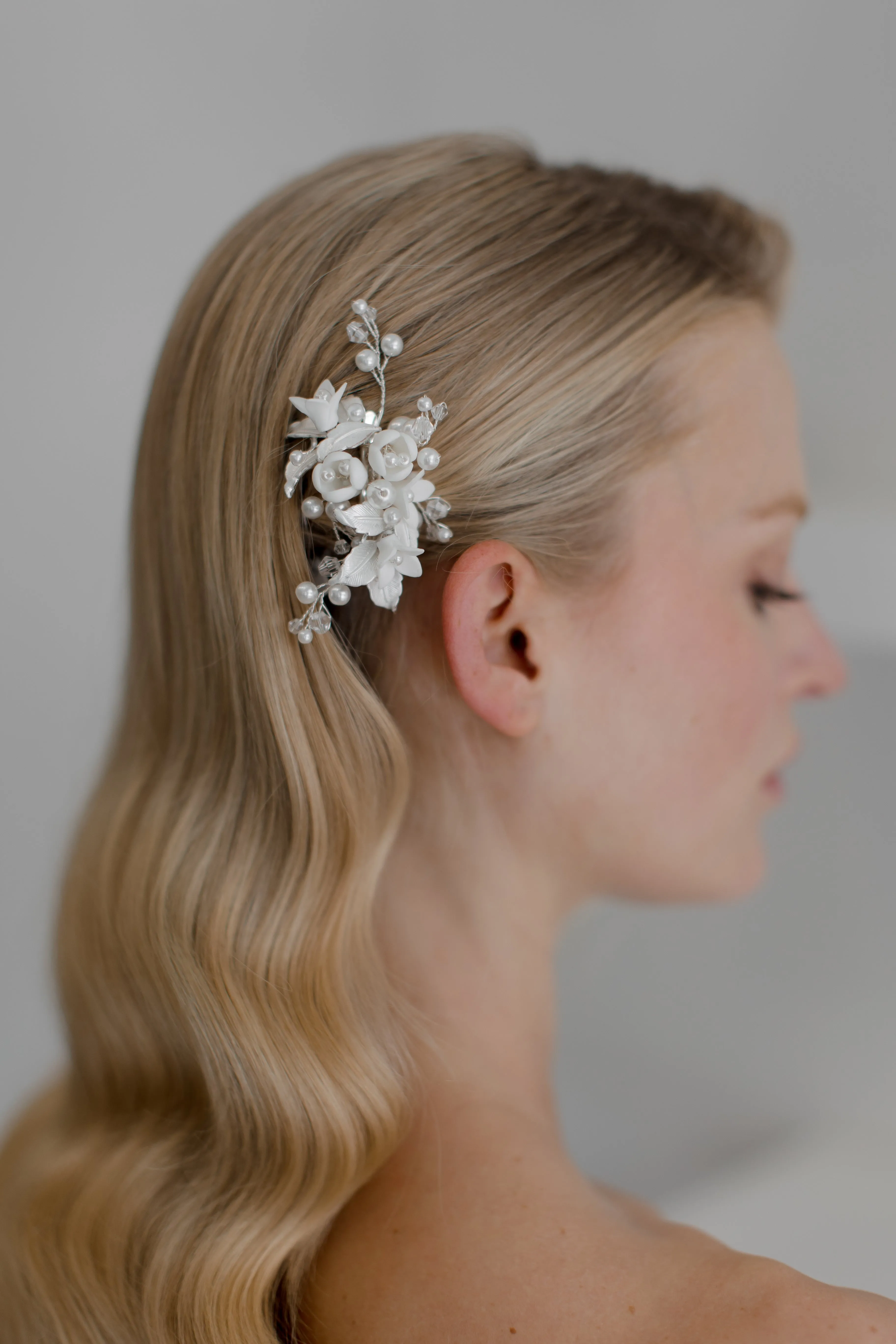 Angelica - Petite Ceramic Flower Pearl Bridal Hair Clip