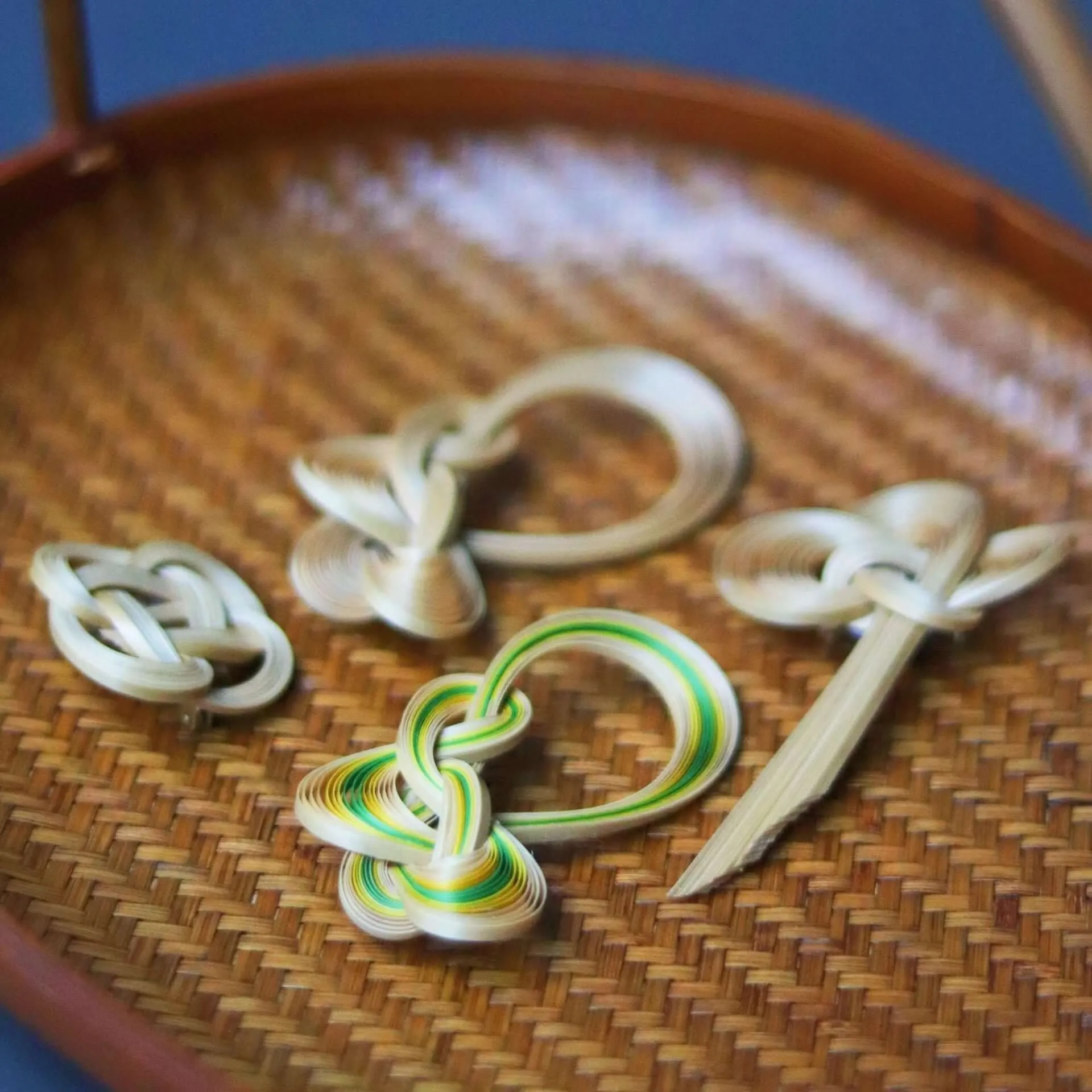 Handcrafted Bamboo Brooch - Eco-Friendly Chinese Knot Design Accessories